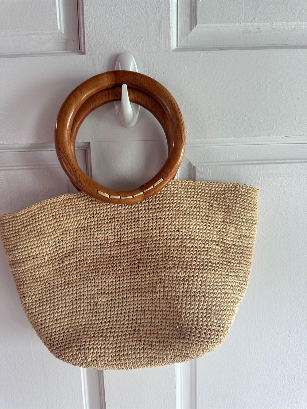 Raffia Bag with Wooden Ring Handles - Picture 2 of 3